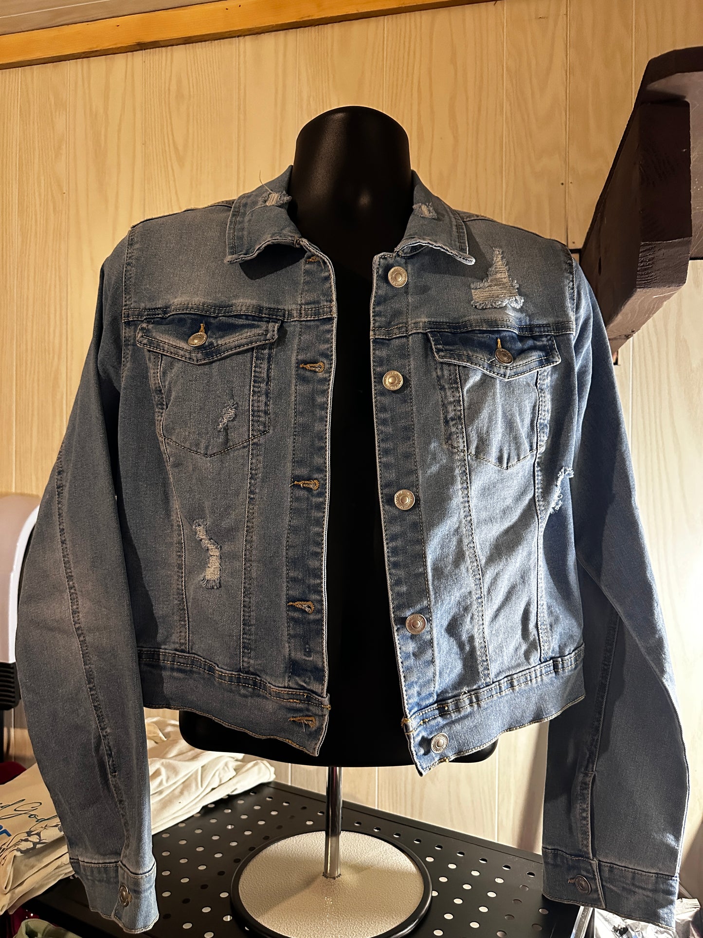 BOOTSTITCH DESTRUCTED JEAN DENIM JACKET: LIGHT