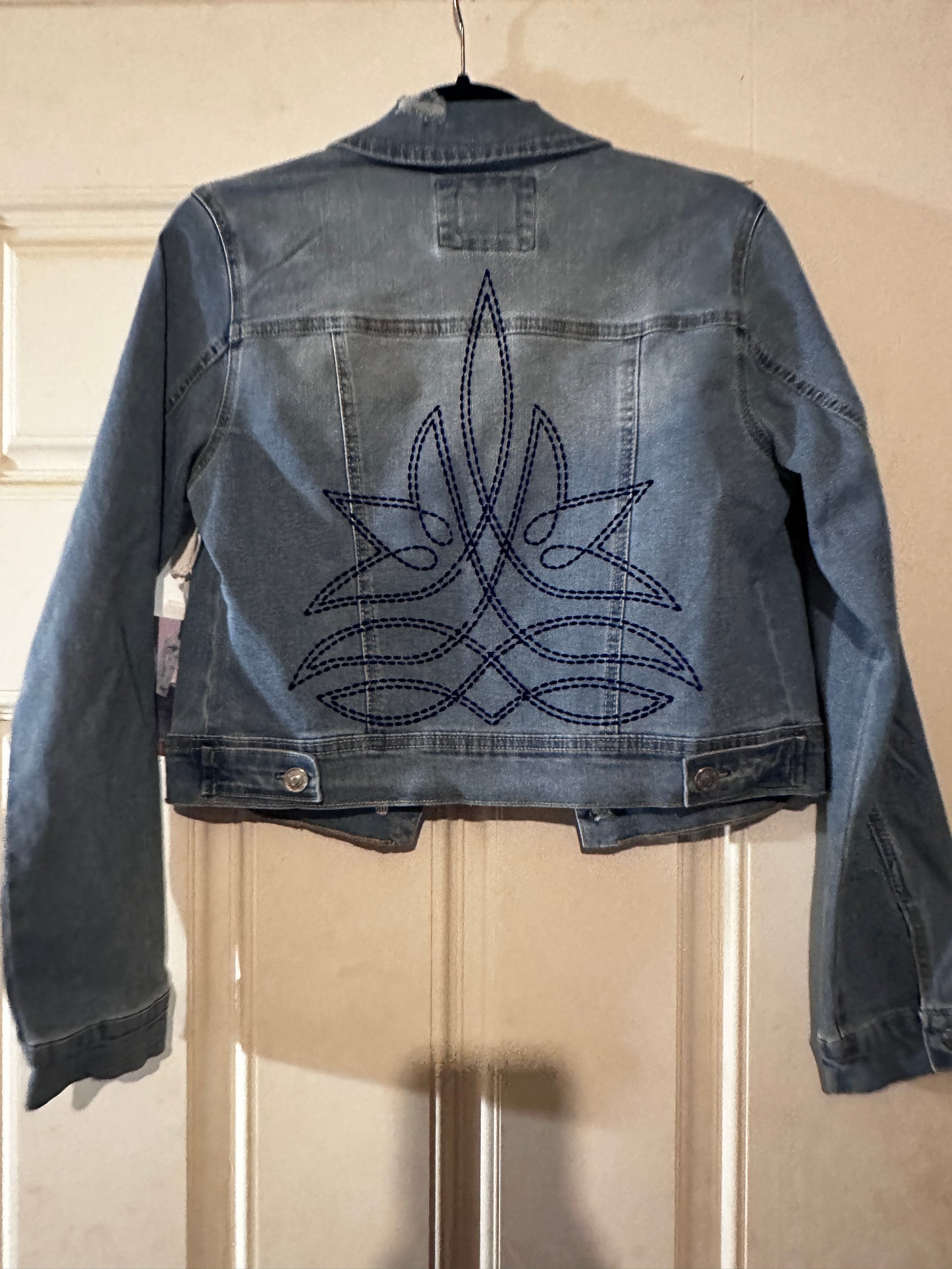 BOOTSTITCH DESTRUCTED JEAN DENIM JACKET: LIGHT